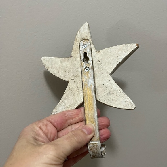 2 Rustic Starfish Wall Hooks Resin Painted starfish Metal hook - Picture 4 of 13